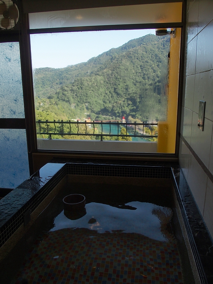 高雄直開4個半小時到烏來山水妍溫泉會館，享受泡湯趣。