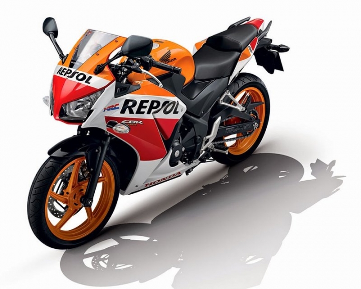 CBR 300 R VS NINJA 300