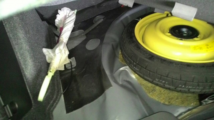 車屁股被撞了.....