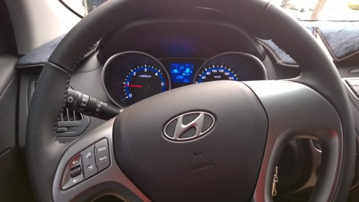 2014/12/11 小改款白柴ix35交車了~