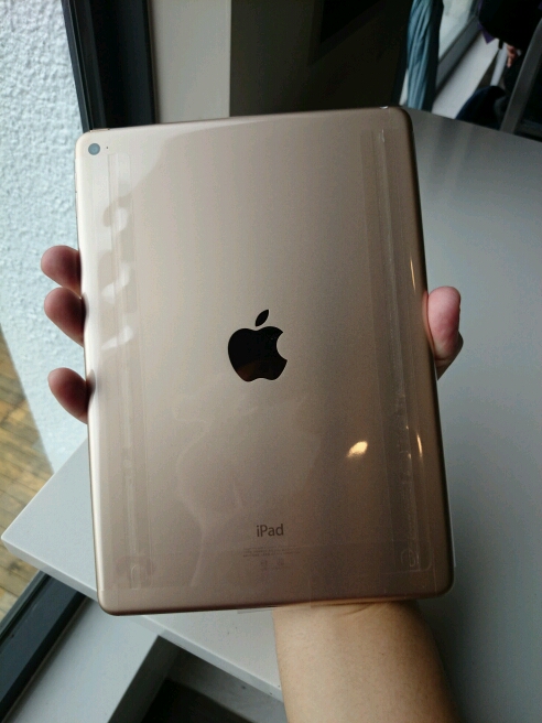 01的第一篇開箱文獻給iPad Air 2(非專業) 希望可以蓋個大樓XD