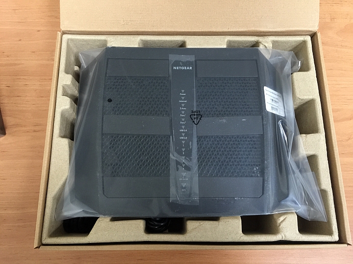 Netgear R8000 簡易開箱