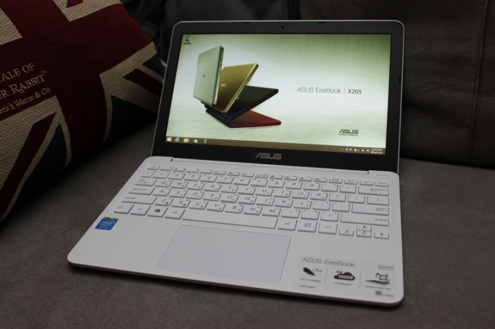 只花不到七千的筆電~Asus EeeBook X205TA簡單開箱