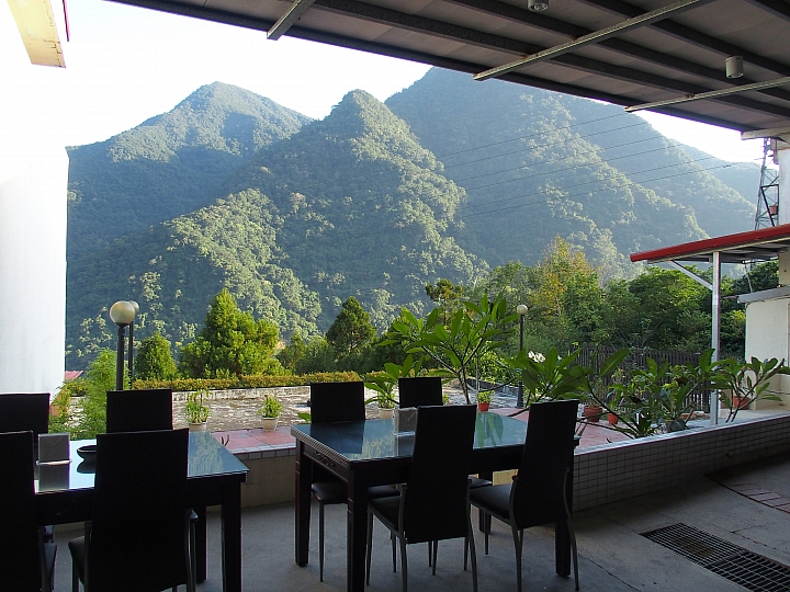 高雄直開4個半小時到烏來山水妍溫泉會館，享受泡湯趣。