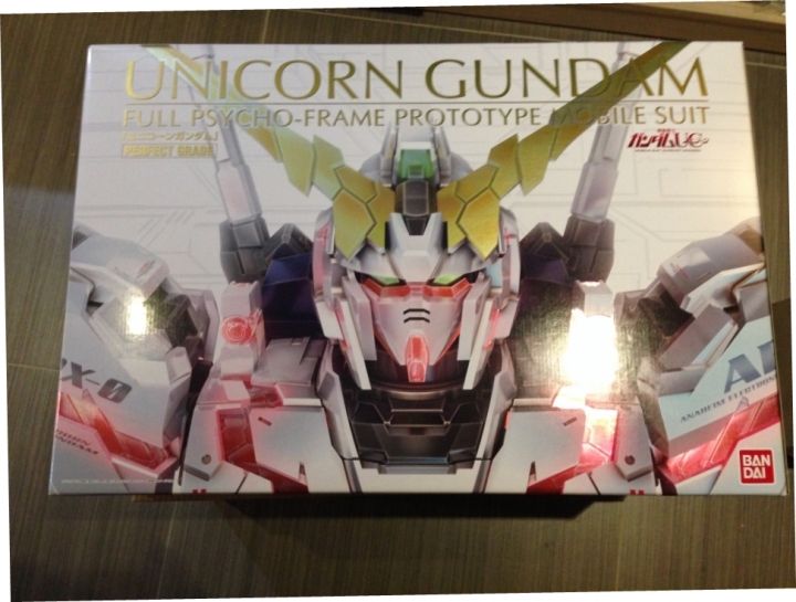 開箱--PG 1/60 鋼彈UC RX-0 獨角獸鋼彈 + LED燈 套組