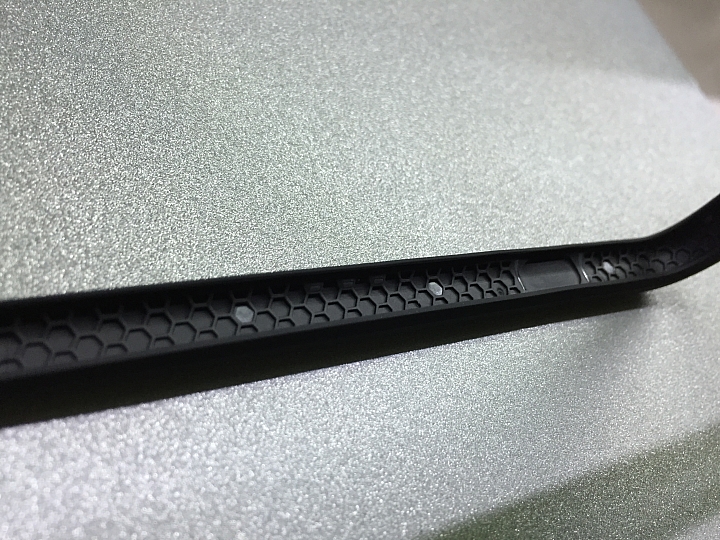 [簡單開箱] 犀牛盾iPhone 6黑色保護殼