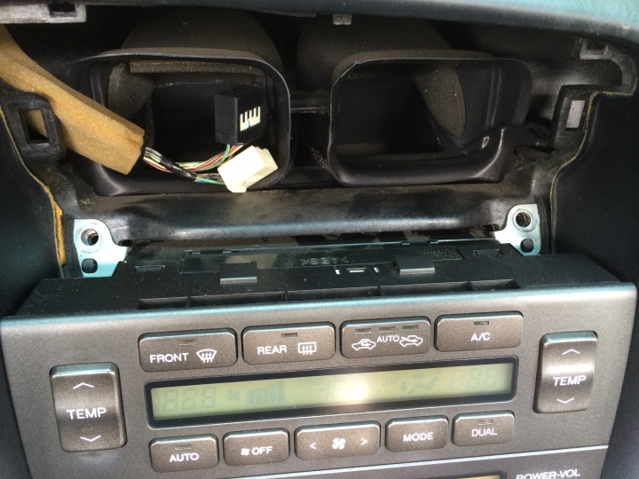 [分享] 老車不死！1999年LEXUS GS300原廠主機增加AirPlay/Line In功能！ （NEXUM TuneBox/LINKA）
