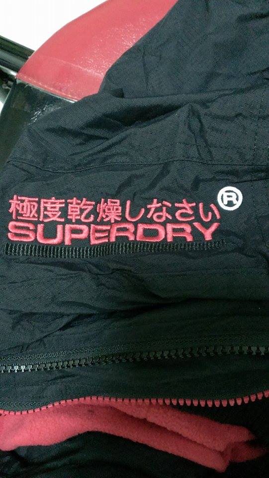 求幫忙鑑定superdry外套