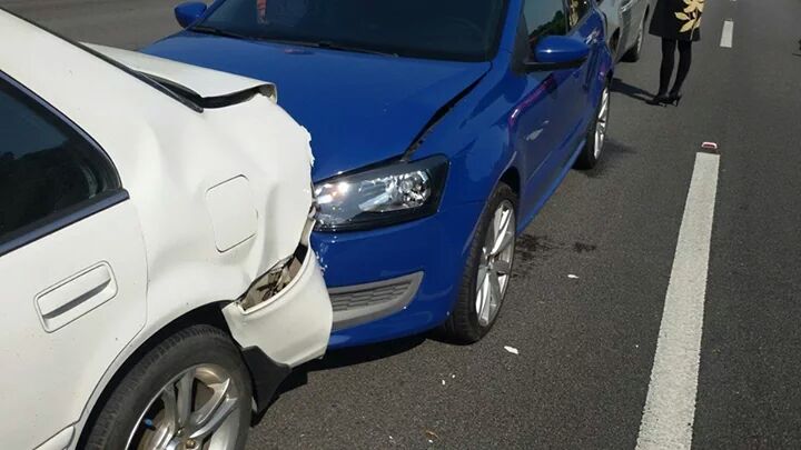 高速公路連環車禍...VOLVO屁屁小傷