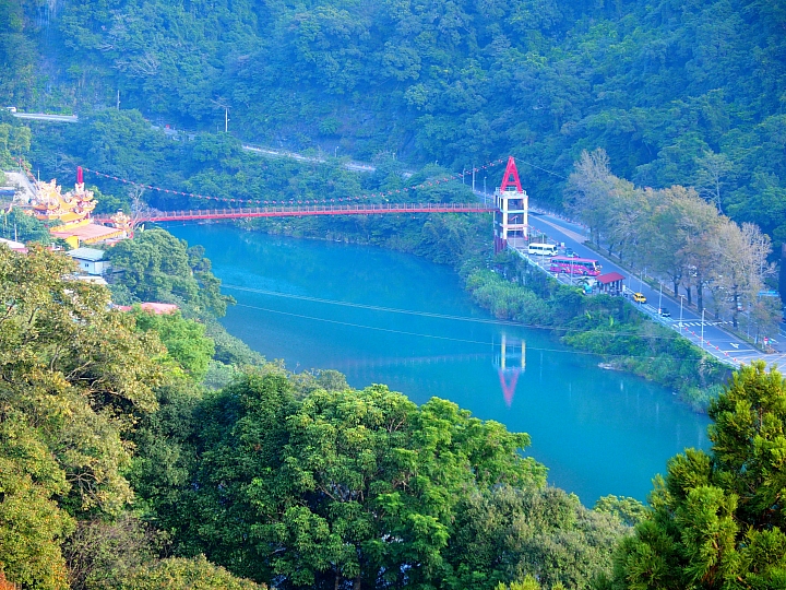 高雄直開4個半小時到烏來山水妍溫泉會館，享受泡湯趣。