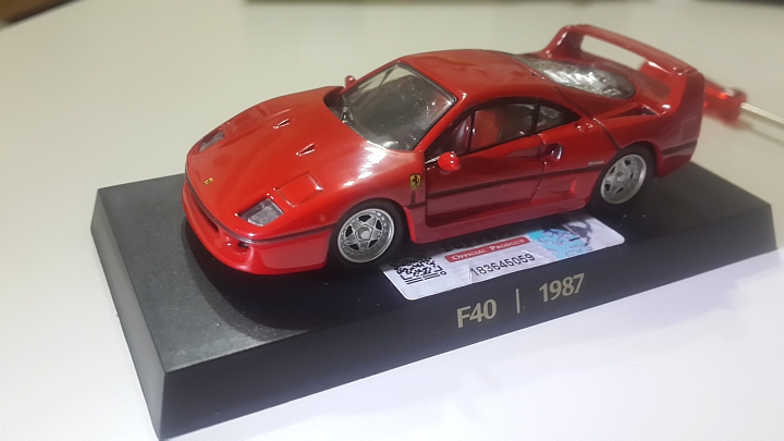 「模型分享」7-11 City Cafe 法拉利 1:64 模型內裝引擎上色～