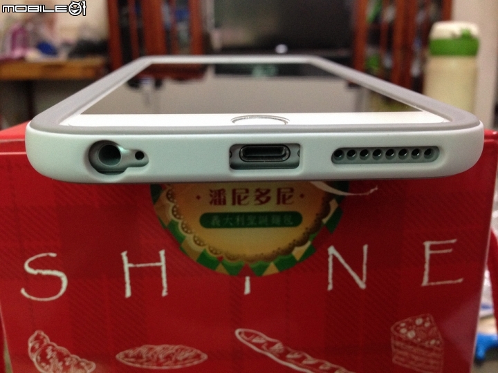 白色犀牛盾 + 銀色 iPhone6 Plus