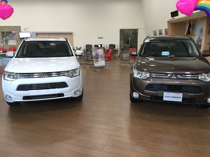 來看新outlander...巧遇phev