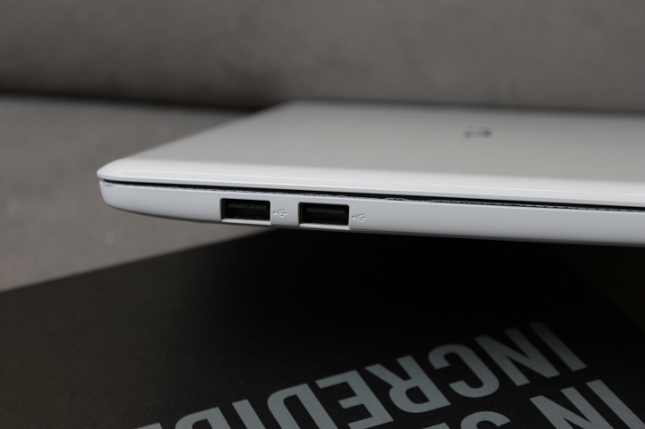 只花不到七千的筆電~Asus EeeBook X205TA簡單開箱