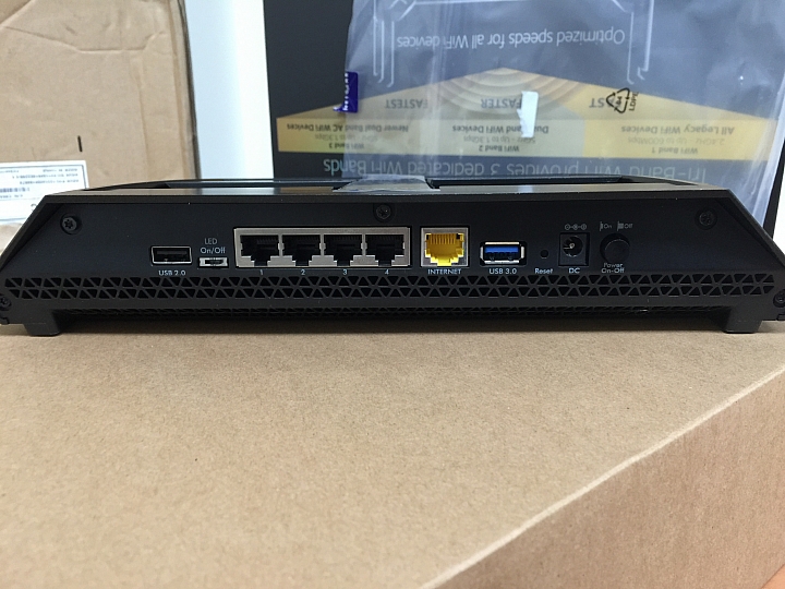 Netgear R8000 簡易開箱