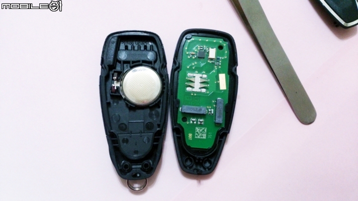 [教學] 更換 Kuga遙控器 電池!