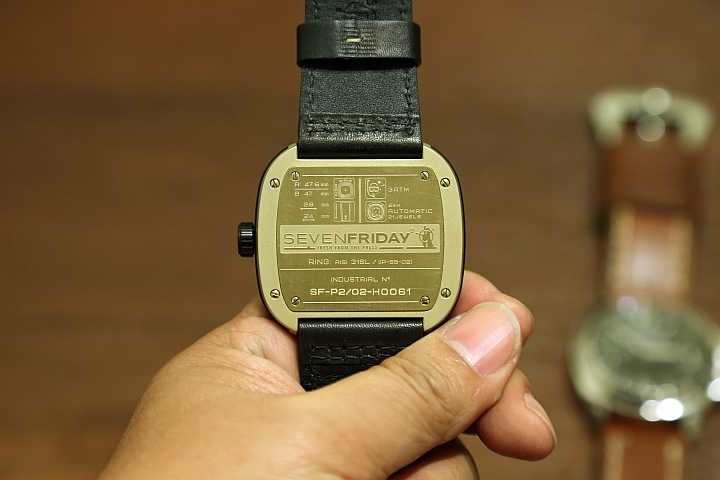 [開箱]窮人快樂錶之死 VS. SEVENFRIDAY P2-2開箱