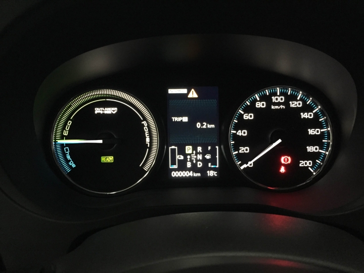 來看新outlander...巧遇phev