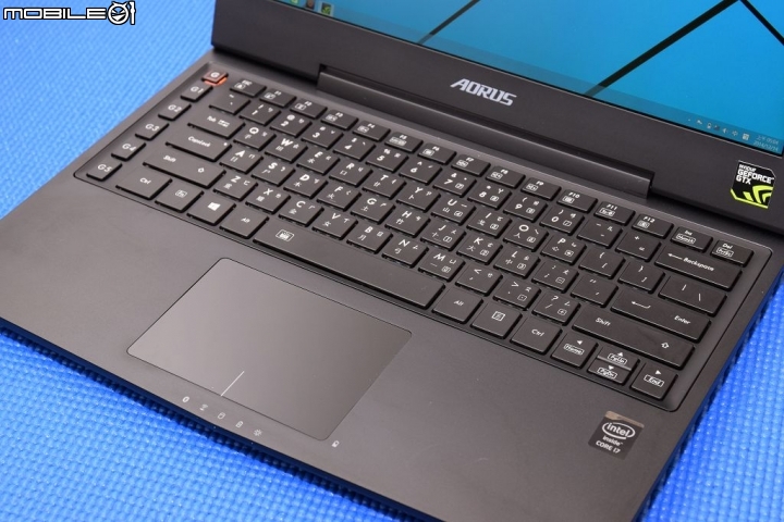 富堅很久的aorus X3開箱