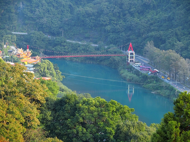 高雄直開4個半小時到烏來山水妍溫泉會館，享受泡湯趣。
