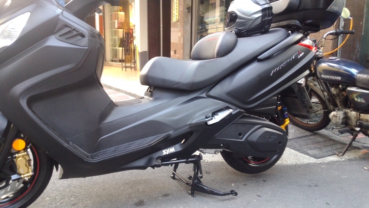 [心得] 2014年式SYM MAXSYM 400i ABS-消光黑特仕版開箱+騎乘心得