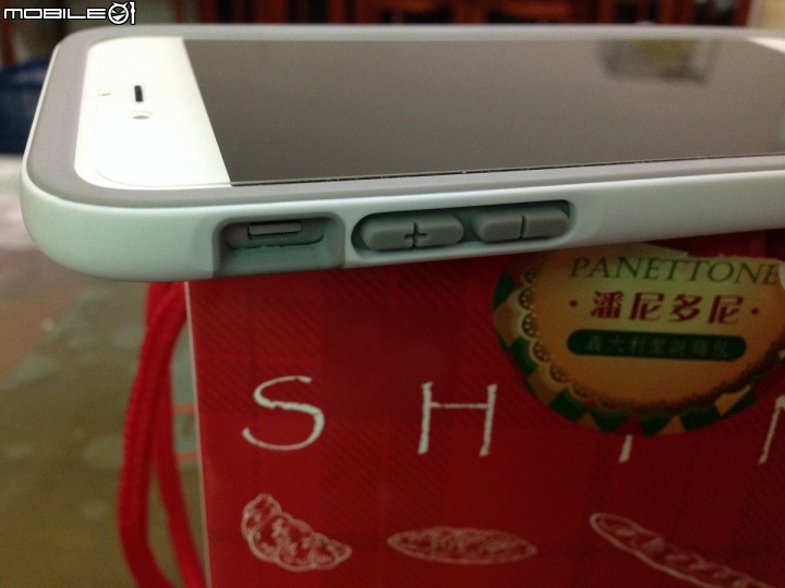 白色犀牛盾 + 銀色 iPhone6 Plus