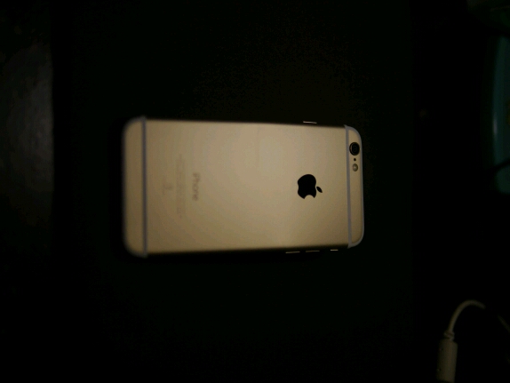 一顆蘋果的慘案!!剛買一個半月的iPhone6 彎折了