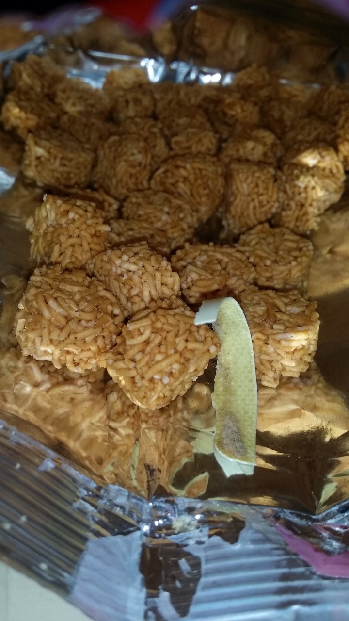 吃零食吃到一半出現這個是什麼東西？