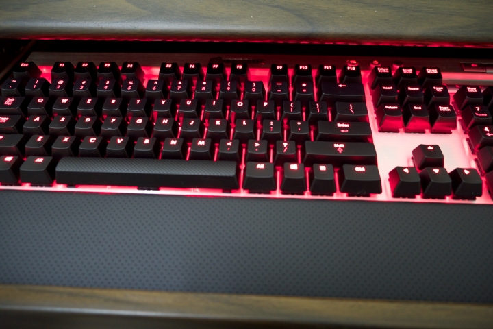 CORSAIR K70 CHERRY紅軸 銀色限量版開箱