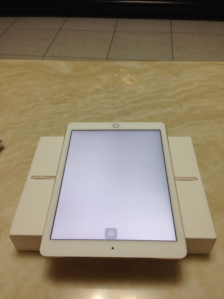 ipad air2 螢幕側邊偏暗