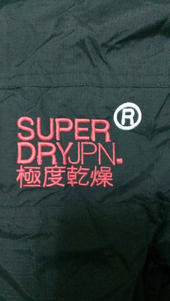 求幫忙鑑定superdry外套