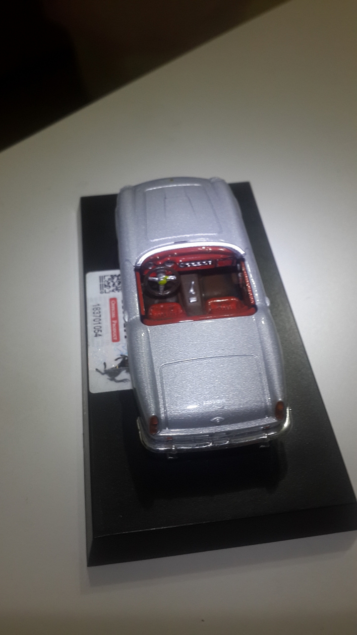 「模型分享」7-11 City Cafe 法拉利 1:64 模型內裝引擎上色～