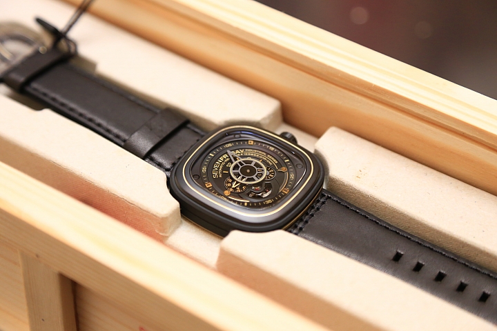 [開箱]窮人快樂錶之死 VS. SEVENFRIDAY P2-2開箱