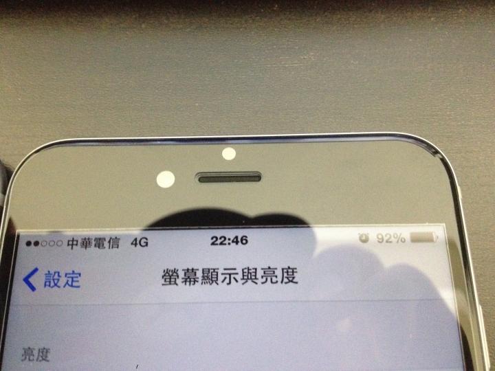 網拍便宜的gor 玻璃貼，聽筒上面只有一孔是對的嗎？