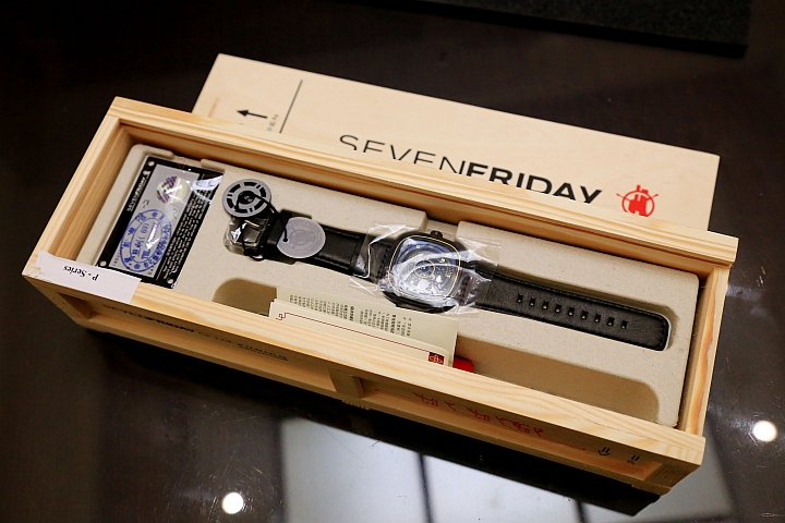 [開箱]窮人快樂錶之死 VS. SEVENFRIDAY P2-2開箱