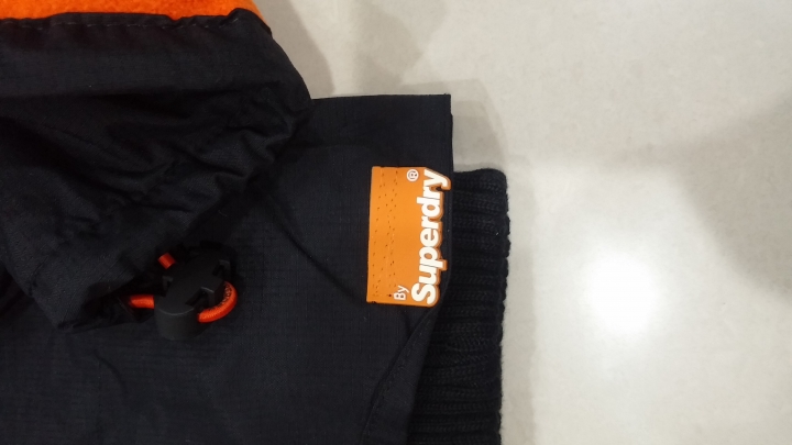 SUPERDRY 外套 真假??