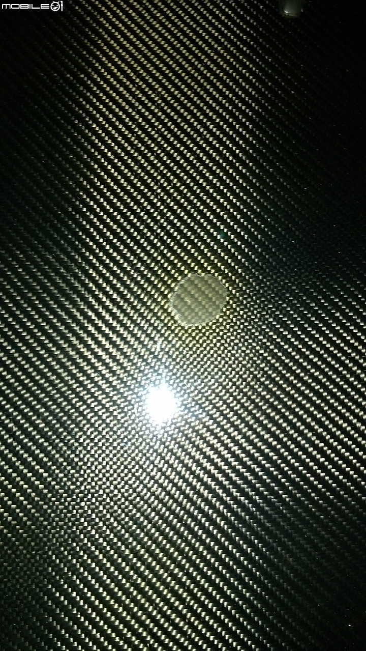 我的卡夢引擎蓋被咬一塊  已經咬到金油怎麼辦
