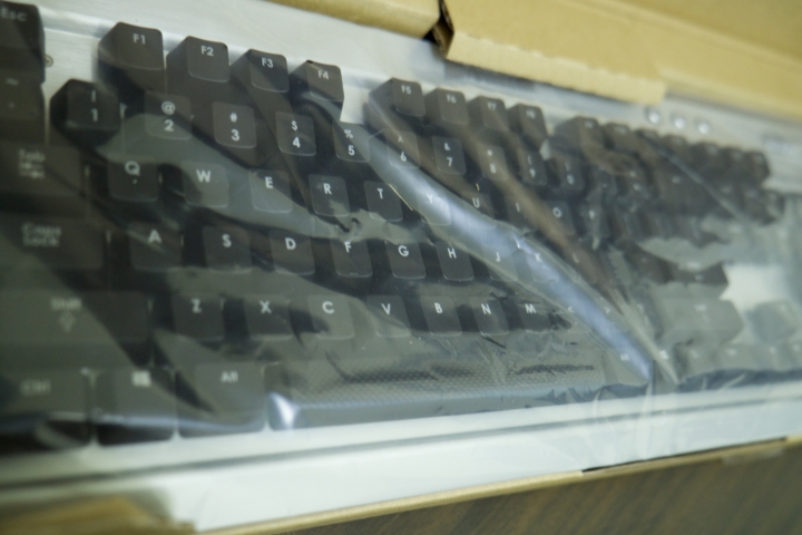 CORSAIR K70 CHERRY紅軸 銀色限量版開箱