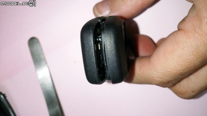 [教學] 更換 Kuga遙控器 電池!