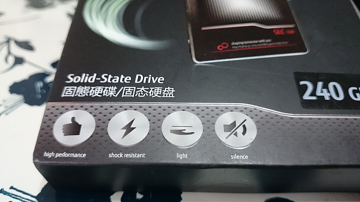 [開箱][測試]強效耐操！平價SLC SSD Fujitsu FSX 240GB×2 單顆與陣列效能測試