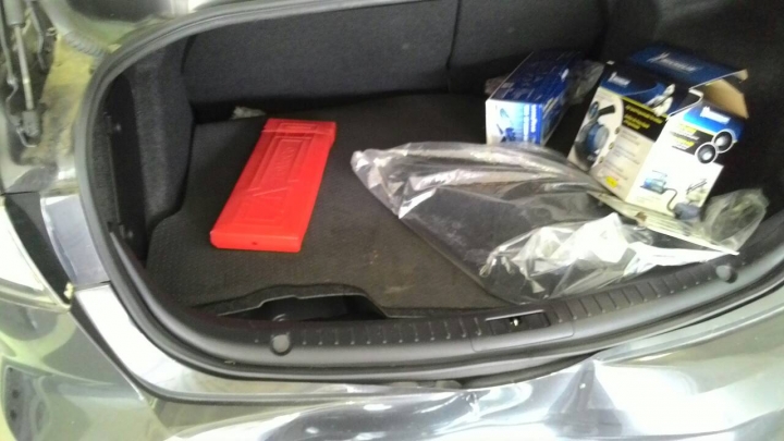 車屁股被撞了.....