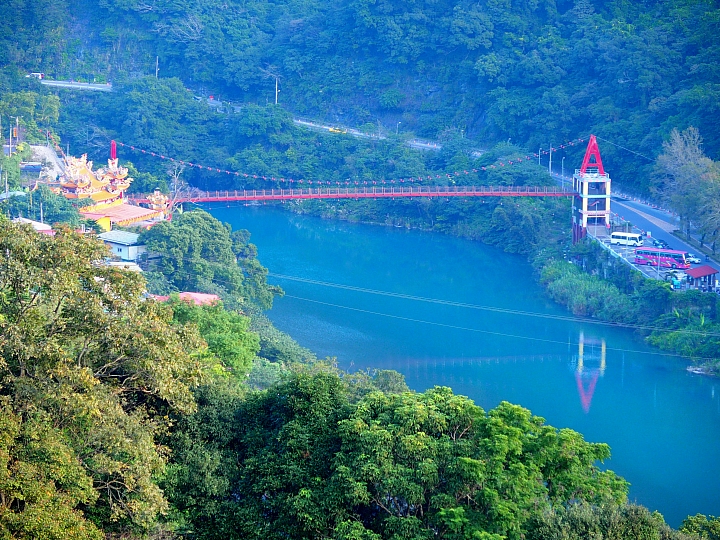高雄直開4個半小時到烏來山水妍溫泉會館，享受泡湯趣。