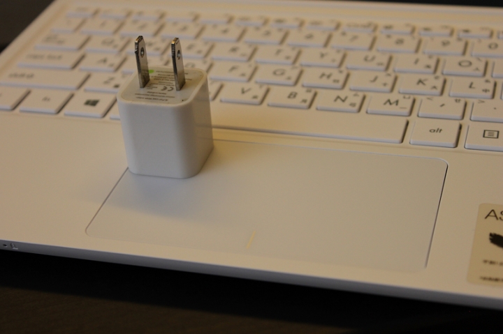 只花不到七千的筆電~Asus EeeBook X205TA簡單開箱