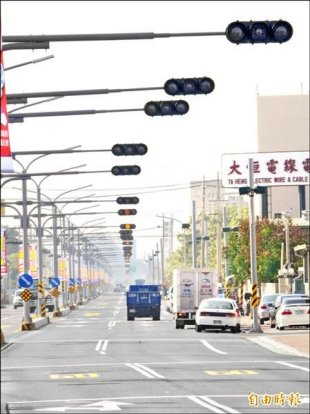 台南1.5公里路 34組紅綠燈