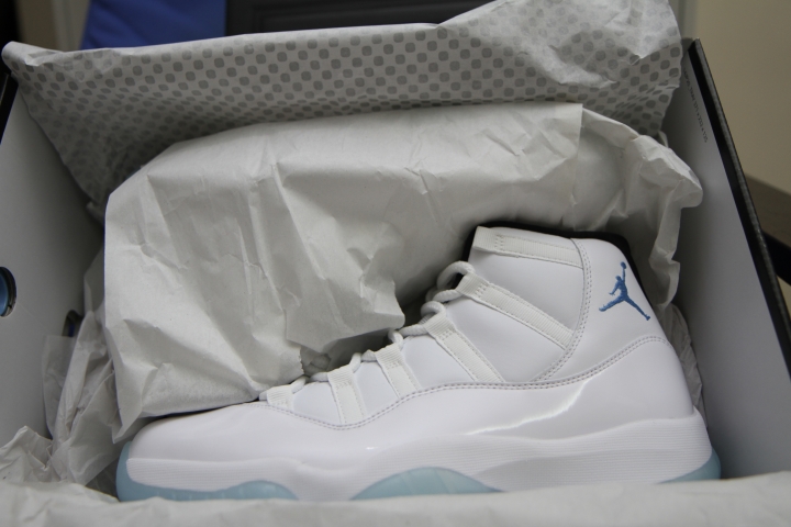 ［開箱］Air Jordan XI - Legend Blue