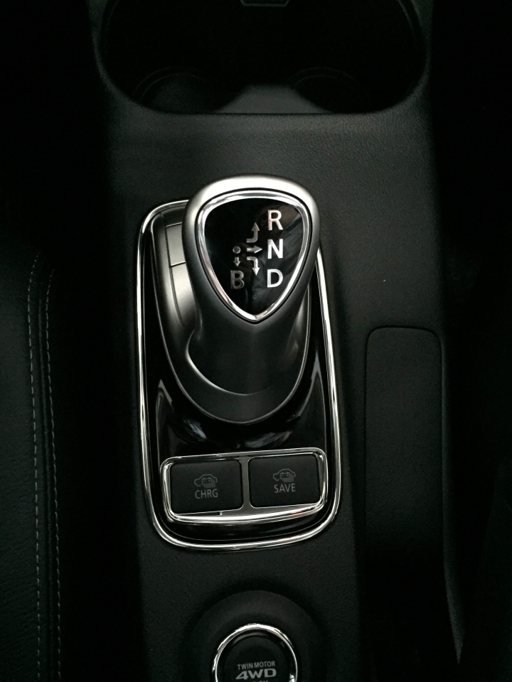 來看新outlander...巧遇phev