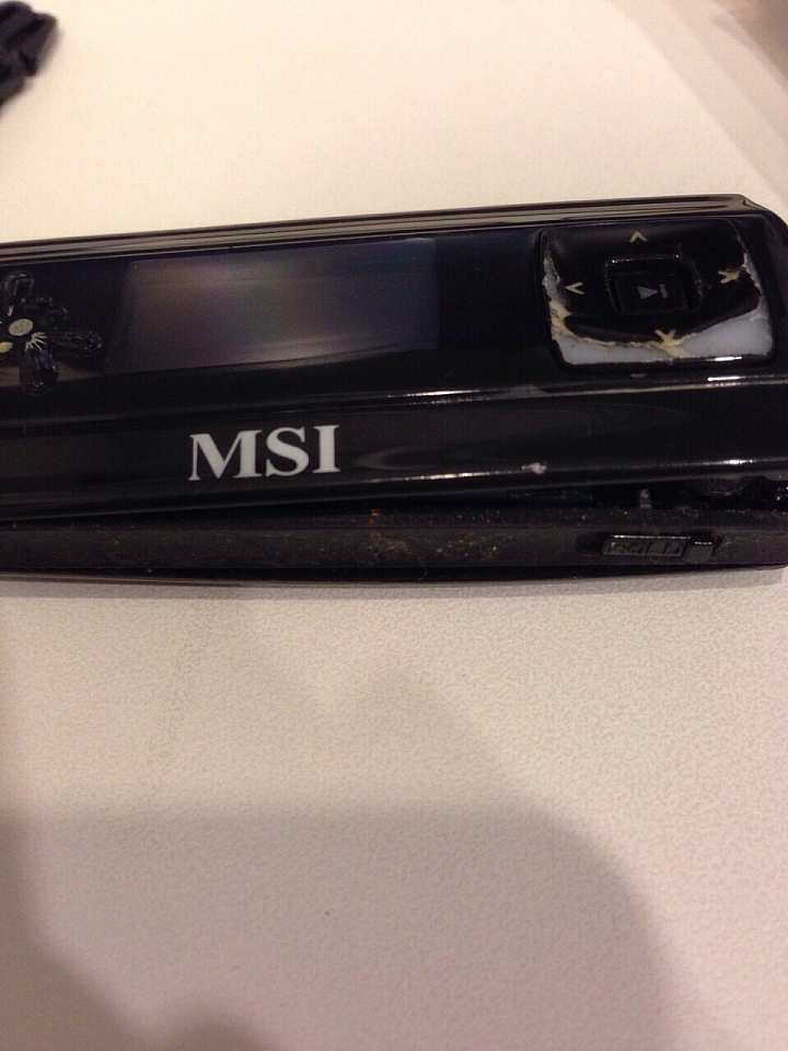 我的微星MP3今天插USB的時候爆開了，嚇到！