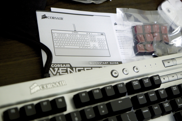 CORSAIR K70 CHERRY紅軸 銀色限量版開箱
