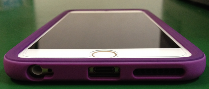 金色iPhone6 Plus裝上紫色犀牛盾保護殼的實品照片分享！