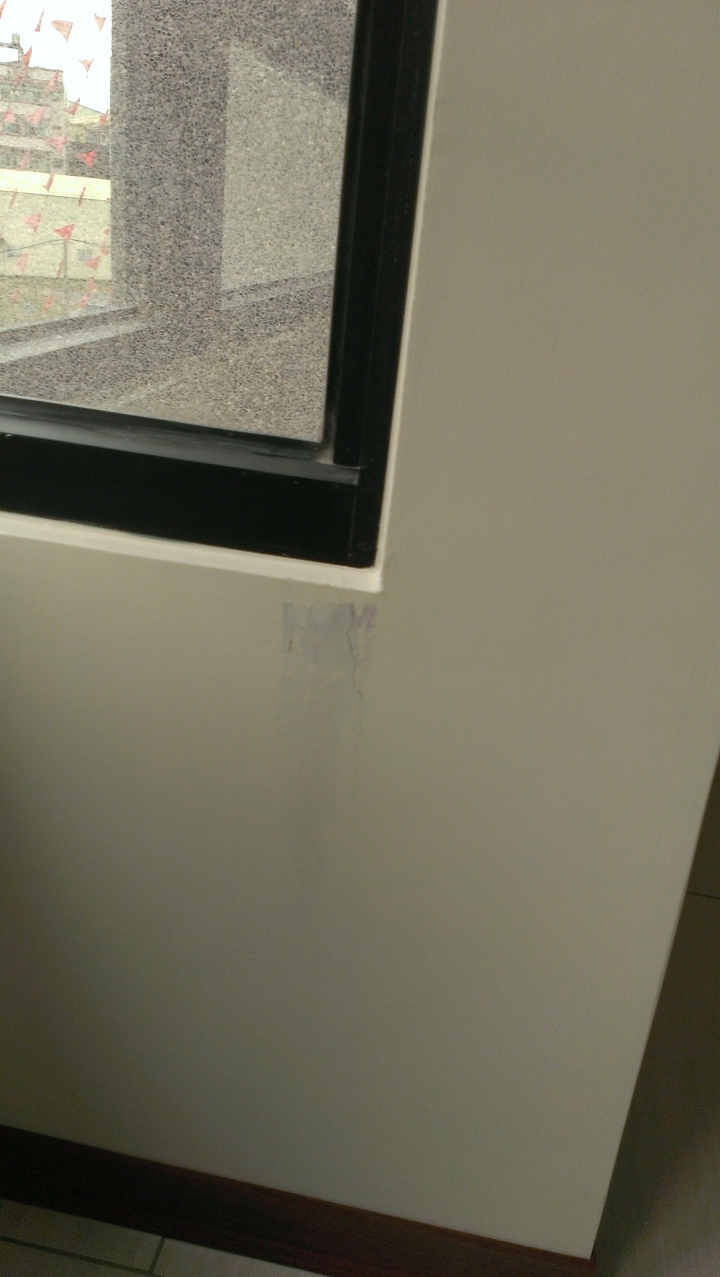 這是雨痕導致的掉漆嗎???